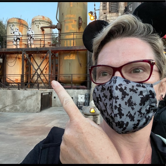 Meet your Posher, Amy - Picture 1 of 1